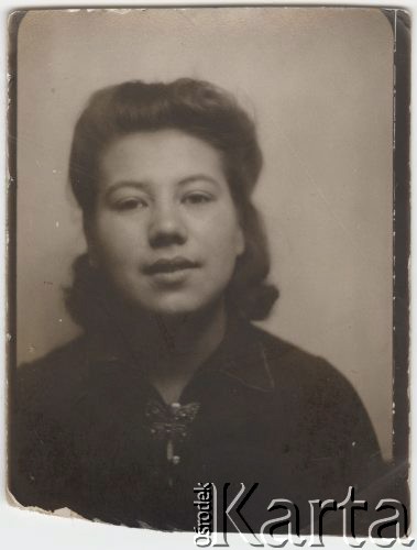 10.11.1944, Mława, Niemcy.
Robotnica przymusowa - Wala Jasieńska z Wołkowyska, pracowała w Królewcu. 
Fot. NN, zbiory Ośrodka KARTA, Pogotowie Archiwalne [PAF_051], udostępniła Barbara Zacharko