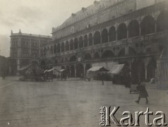 1910, Padwa, Włochy.
Fragment miasta, fotografia z albumu Zofii i Tadeusza Rittnerów ze zdjęciami amatorskimi robionymi przez nich.
Fot. Zofia lub Tadeusz Rittner, zbiory Ośrodka KARTA, udostępniła Elżbieta Sławikowska