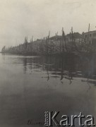 1910, Chioggia k/Wenecji, Włochy.
Statki cumujące przy nabrzeżu, fotografia z albumu Zofii i Tadeusza Rittnerów ze zdjęciami amatorskimi robionymi przez nich.
Fot. Zofia lub Tadeusz Rittner, zbiory Ośrodka KARTA, udostępniła Elżbieta Sławikowska