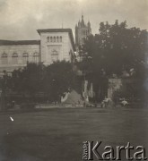 1910, Lozanna, Szwajcaria.
Fragment miasta, fotografia z albumu Zofii i Tadeusza Rittnerów ze zdjęciami amatorskimi robionymi przez nich.
Fot. Zofia lub Tadeusz Rittner, zbiory Ośrodka KARTA, udostępniła Elżbieta Sławikowska