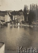 1910, Tournon, Francja.
Fragment zabudowy, fotografia z albumu Zofii i Tadeusza Rittnerów ze zdjęciami amatorskimi robionymi przez nich.
Fot. Zofia lub Tadeusz Rittner, zbiory Ośrodka KARTA, udostępniła Elżbieta Sławikowska