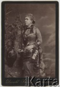 Ok. 1880, Budapeszt lub Preszów, Austro-Węgry.
Antonina Szwejkowska, z domu Sławikowska, córka profesora medycyny Antoniego Sławikowskiego z drugiego małżeństwa, żona Kazimierza. 
Fot. Divald Karoly, zbiory Ośrodka KARTA, udostępniła Elżbieta Sławikowska
