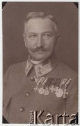 brak daty, Austro-Węgry.
Stanisław Sławikowski w mundurze oficera armii Austria.ckiej z przypiętymi odznaczeniami.
Fot. NN, zbiory Ośrodka KARTA, udostępniła Elżbieta Sławikowska