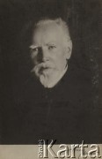 Ok. 1905, Kraków, Austro-Węgry.
Portret Józefa Redycha, notariusza z Kielc. Był on mężem Heleny z Mieszkowskich, ojcem  Emila, Mieczysława i Aleksandra. Pod zdjęciem  widoczna jest sygnatura atelier fotograficznego, w którym zostało ono wykonane.
Fot. J. Mien, zbiory Ośrodka KARTA, udostępniła Elżbieta Sławikowska