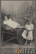 Ok. 1913, brak miejsca.
Portret rodzeństwa - Haliny i Tadeusza Władysława Redychów.
Fot. NN, zbiory Ośrodka KARTA, udostępniła Elżbieta Sławikowska