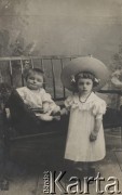 1910, brak miejsca.
Portret rodzeństwa - Haliny i Tadeusza Władysława Redychów.
Fot. NN, zbiory Ośrodka KARTA, udostępniła Elżbieta Sławikowska