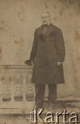 Ok. 1880, brak miejsca.
Feliks Bzowski, mąż Antoniny z Żuławskich, ojciec Julii, Adama i Stanisławy.
Fot. NN, zbiory Ośrodka KARTA, udostępniła Elżbieta Sławikowska