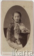Ok. 1880, Kraków, Austro-Węgry.
Maria Bzowska, zwana w rodzinie ciocią Masią, córka Adama i Emilii z domu Oraczewskiej, współwłaścicielka majątku w Żerosławicach koło Krakowa. 
Fot. Walery Rzewuski, zbiory Ośrodka KARTA, udostępniła Elżbieta Sławikowska