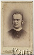 Ok. 1890, Budapeszt, Austro-Węgry.
Portret mężczyzny w ciemnym ubraniu.
Fot. Ede Schmidt, zbiory Ośrodka KARTA, udostępniła Elżbieta Sławikowska