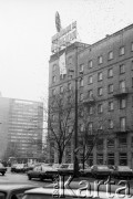 25.11.1988, Warszawa, Polska.
Ulica Świętokrzyska róg Marszałkowskiej. Akcja transparentowo - ulotkowa w obronie Stoczni Gdańskiej. Na transparencie napis: 