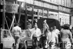 Maj 1989, Warszawa, Polska.
Ulica Rutkowskiego, obecnie Chmielna. Akcja transparentowo - ulotkowa. Nad ulicą rozwieszono transparent o treści: 