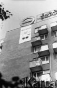 27.06.1989, Warszawa, Polska.
Ulica Marszałkowska róg Nowogrodzkiej.  Akcja transparentowo - ulotkowa ośmieszająca ideę wyborów kontraktowych na prezydenta. Treść transparentu: 