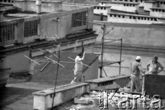 Maj 1989, Warszawa, Polska.
Ulica Świętokrzyska róg Marszałkowskiej. Akcja transparentowo - ulotkowa przed wyborami 
4 czerwca. Treść transparentu: 