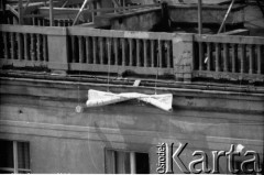Maj 1989, Warszawa, Polska.
Ulica Świętokrzyska róg Marszałkowskiej. Akcja transparentowo - ulotkowa przed wyborami 
4 czerwca. Treść transparentu: 