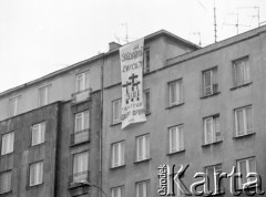 Grudzień 1986, Warszawa, Polska.
Ulica Puławska na wysokości Supersamu. Akcja transparentowo - ulotkowa upamiętniająca 