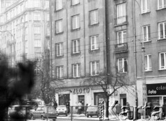 Grudzień 1986, Warszawa, Polska.
Ulica Puławska na wysokości Supersamu. Akcja transparentowo - ulotkowa upamiętniająca 