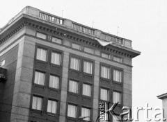 09.11.1987, Warszawa, Polska.
Ulica Marszałkowska róg Wilczej, ok. godz. 14.30.  Akcja transparentowo - ulotkowa z okazji Święta Niepodległości. Rozwieszanie transparentu o pow. 
25 m.kw. i treści: 