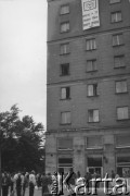 13.06.1988, Warszawa, Polska.
Ulica Świętokrzyska róg Marszałkowskiej. Akcja transparentowo - ulotkowa wzywająca do bojkotu referendum. Transparent o treści: 