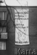 03.04.1987, Warszawa, Polska.
Ulica Marszałkowska przy Żurawiej. Akcja transparentowo - ulotkowa w obronie więźniów politycznych w Czechosłowacji i na Węgrzech. Transparent o treści: 