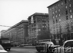 09.11.1987, Warszawa, Polska.
Ulica Marszałkowska róg Wilczej, ok. godz. 14.40.  Akcja transparentowo - ulotkowa z okazji Święta Niepodległości. Transparent o pow. 25 m.kw. i treści: 
