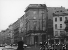 Grudzień 1986, Warszawa, Polska.
Plac Zbawiciela. Nieudana akcja wywieszania transparentu przedstawiającego czerwonego pająka 
w czarnych okularach z napisem 