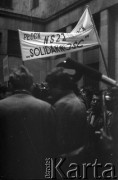 24.10.1980, Warszawa, Polska..
Tłum zgromadzony przed Sądem Wojewódzkiem w Warszawie i czekający na wynik rozprawy sądowej w sprawie rejestracji Niezależnego Samorządnego Związku Zawodowego 