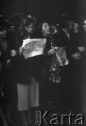 24.10.1980, Warszawa, Polska..
Tłum zgromadzony przed Sądem Wojewódzkiem w Warszawie i czekający na wynik rozprawy sądowej w sprawie rejestracji Niezależnego Samorządnego Związku Zawodowego 
