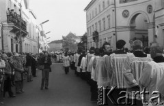 24.09.1981, Warszawa, Polska..
Ingres Prymasa Józefa Glempa. Duchowni idący ulicą Miodow1 na plac Zamkowy.
Fot. NN, zbiory Ośrodka KARTA, udostępnił Krzysztof Frydrych.