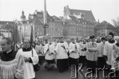 24.09.1981, Warszawa, Polska..
Ingres Prymasa Józefa Glempa. Procesja duchownych na placu Zamkowym.
Fot. NN, zbiory Ośrodka KARTA, udostępnił Krzysztof Frydrych.