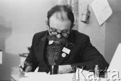Styczeń 1981, Rzeszów, Polska..
Strajk okupacyjny rolników w siedzibie byłej WRZZ (Wojewódzka Rada Związków Zawodowych). Na zdjęciu poeta i działacz niezależnego ruchu ludowego - Władysław Szypuła.
Fot. NN, zbiory Ośrodka KARTA, udostępnił Krzysztof Frydrych.