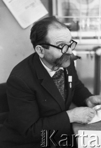 Styczeń 1981, Rzeszów, Polska..
Strajk okupacyjny rolników w siedzibie byłej WRZZ (Wojewódzka Rada Związków Zawodowych). Na zdjęciu poeta i działacz niezależnego ruchu ludowego - Władysław Szypuła.
Fot. NN, zbiory Ośrodka KARTA, udostępnił Krzysztof Frydrych.