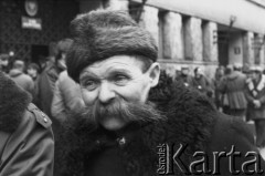 10.02.1981, Warszawa, Polska..
Manifestacja rolników w związku z rozprawą rewizyjną w sprawie rejestracji Niezależnego Samorządnego Związku Zawodowego Rolników Indywidualnych. Na zdjęciu poeta ludowy Władysław Szypuła.
Fot. NN, zbiory Ośrodka KARTA, udostępnił Krzysztof Frydrych.

