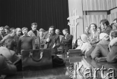 17.01.1981, Rzeszów, Polska..
Konferencja prasowa podczas strajku okupacyjnego w budynku byłej WRZZ w Rzeszowie, z mikrofonem stoi przewodniczący MKZ Solidarność Antoni Kopaczewski.
Fot. NN, zbiory Ośrodka KARTA, udostępnił Krzysztof Frydrych.