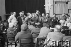 17.01.1981, Rzeszów, Polska..
Konferencja prasowa podczas strajku okupacyjnego w budynku byłej WRZZ w Rzeszowie, z mikrofonem stoi przewodniczący MKZ Solidarność Antoni Kopaczewski.
Fot. NN, zbiory Ośrodka KARTA, udostępnił Krzysztof Frydrych.
