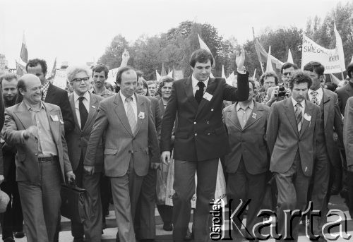 12.05.1981, Warszawa, Polska..
Jan Kułaj i inni działacze rolniczej Solidarności po ogłoszeniu decyzji o rejestracji Niezależnego Samorządnego Związku Zawodowego 