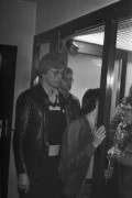 Wrzesień lub październik 1981, Gdańsk, Polska..
Konferencja prasowa BIPS (Biuro Informacji Prasowej Solidarność) podczas I Krajowego Zjazdu Delegatów NSZZ „Solidarność”. Na zdjęciu z prawej stoi Ludwika Wujec.
Fot. NN, zbiory Ośrodka KARTA, udostępnił Krzysztof Frydrych.