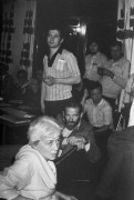 Wrzesień lub październik 1981, Gdańsk, Polska..
Konferencja prasowa BIPS (Biuro Informacji Prasowej Solidarność) podczas I Krajowego Zjazdu Delegatów NSZZ „Solidarność”. Na zdjęciu m.in. Halina Mikołajska, Bronisław Geremek i Zbigniew Bujak.
Fot. NN, zbiory Ośrodka KARTA, udostępnił Krzysztof Frydrych.