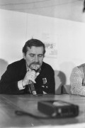 Wrzesień lub październik 1981, Gdańsk, Polska..
Konferencja prasowa BIPS (Biuro Informacji Prasowej Solidarność) podczas I Krajowego Zjazdu Delegatów NSZZ „Solidarność”. Na zdjęciu Lech Wałęsa.
Fot. NN, zbiory Ośrodka KARTA, udostępnił Krzysztof Frydrych.
