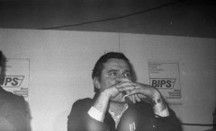 Wrzesień lub październik 1981, Gdańsk, Polska..
Konferencja prasowa BIPS (Biuro Informacji Prasowej Solidarność) podczas I Krajowego Zjazdu Delegatów NSZZ „Solidarność”. Na zdjęciu Lech Wałęsa.
Fot. NN, zbiory Ośrodka KARTA, udostępnił Krzysztof Frydrych.

