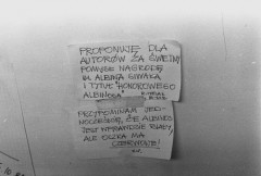 Wrzesień lub październik 1981, Gdańsk, Polska..
I Krajowy Zjazd Delegatów NSZZ „Solidarność”. Na zdjęciu fragment gazetki ściennej wykonywanej przez delegatów.
Fot. NN, zbiory Ośrodka KARTA, udostępnił Krzysztof Frydrych.