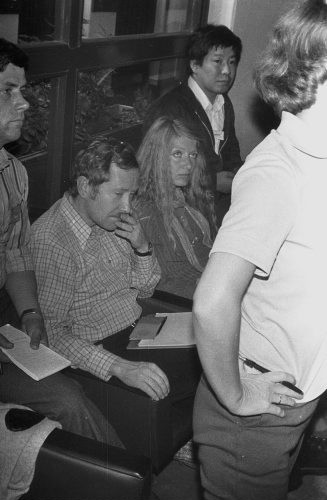 Wrzesień lub październik 1981, Gdańsk, Polska..
Konferencja prasowa BIPS (Biuro Informacji Prasowej Solidarność) podczas I Krajowego Zjazdu Delegatów NSZZ „Solidarność”. Na zdjęciu m.in. Janusz Onyszkiewicz i Małgorzata Niezabitowska.
Fot. NN, zbiory Ośrodka KARTA, udostępnił Krzysztof Frydrych.