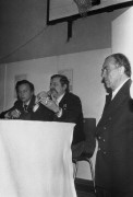 Wrzesień lub październik 1981, Gdańsk, Polska..
Konferencja prasowa BIPS (Biuro Informacji Prasowej Solidarność) podczas I Krajowego Zjazdu Delegatów NSZZ „Solidarność”. Na zdjęciu Lech Wałęsa, z prawej stoi ochroniarz L. Wałęsy Henryk Mażul.
Fot. NN, zbiory Ośrodka KARTA, udostępnił Krzysztof Frydrych.
