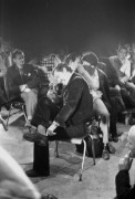 1.10.1981, Gdańsk, Polska..
Obrady I Krajowego Zjazdu Delegatów NSZZ „Solidarność”. Na zdjęciu Lech Wałęsa z mikrofonem w gronie delegatów.
Fot. NN, zbiory Ośrodka KARTA, udostępnił Krzysztof Frydrych.

