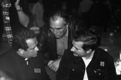 1.10.1981, Gdańsk, Polska..
Obrady I Krajowego Zjazdu Delegatów NSZZ „Solidarność”, na zdjęciu ks. Henryk Jankowski i Lech Wałęsa, między nimi ochroniarz L. Wałęsy Henryk Mażul.
Fot. NN, zbiory Ośrodka KARTA, udostępnił Krzysztof Frydrych.
