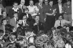 1.10.1981, Gdańsk, Polska..
Obrady I Krajowego Zjazdu Delegatów NSZZ „Solidarność”, Lech Wałęsa w tłumie delegatów.
Fot. NN, zbiory Ośrodka KARTA, udostępnił Krzysztof Frydrych.
