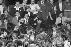 1.10.1981, Gdańsk, Polska..
Obrady I Krajowego Zjazdu Delegatów NSZZ „Solidarność”, Lech Wałęsa w tłumie delegatów.
Fot. NN, zbiory Ośrodka KARTA, udostępnił Krzysztof Frydrych.
