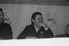 Wrzesień lub październik 1981, Gdańsk, Polska..
Konferencja prasowa BIPS (Biuro Informacji Prasowej Solidarność) podczas I Krajowego Zjazdu Delegatów NSZZ „Solidarność”. Na zdjęciu Lech Wałęsa.
Fot. NN, zbiory Ośrodka KARTA, udostępnił Krzysztof Frydrych.
