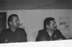 Wrzesień lub październik 1981, Gdańsk, Polska..
Konferencja prasowa BIPS (Biuro Informacji Prasowej Solidarność) podczas I Krajowego Zjazdu Delegatów NSZZ „Solidarność”. Na zdjęciu Marian Jurczyk i Lech Wałęsa.
Fot. NN, zbiory Ośrodka KARTA, udostępnił Krzysztof Frydrych.
