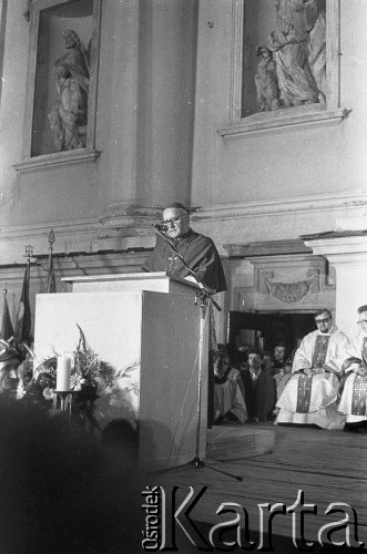 24.09.1981, Warszawa, Polska..
Ingres Prymasa Józefa Glempa. Msza święta przed kościołem św. Anny.
Fot. NN, zbiory Ośrodka KARTA, udostępnił Krzysztof Frydrych.