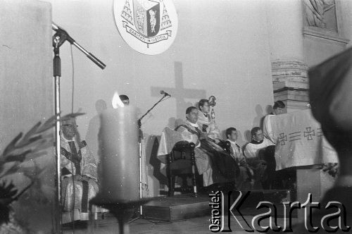 24.09.1981, Warszawa, Polska..
Ingres Prymasa Józefa Glempa. Msza święta przed kościołem św. Anny.
Fot. NN, zbiory Ośrodka KARTA, udostępnił Krzysztof Frydrych.